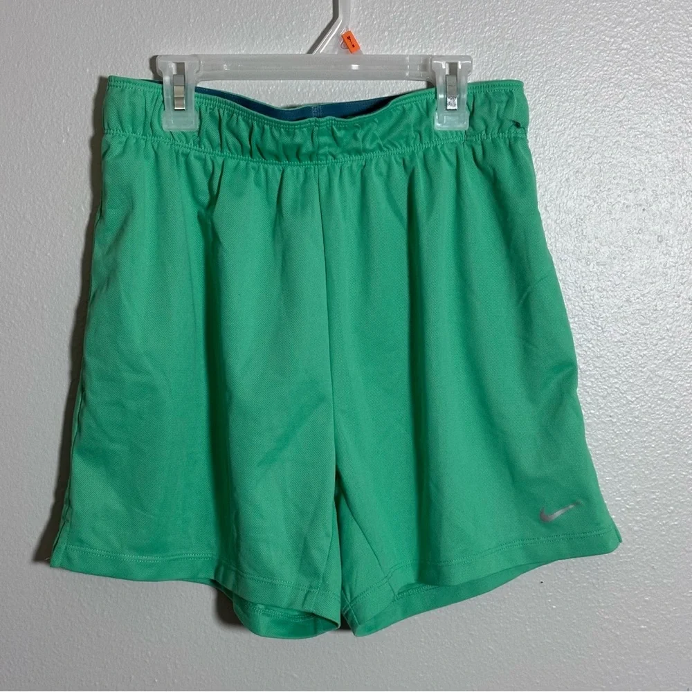 Nike Men Green Dri-Fit‎ Training Shorts Activewear size S
